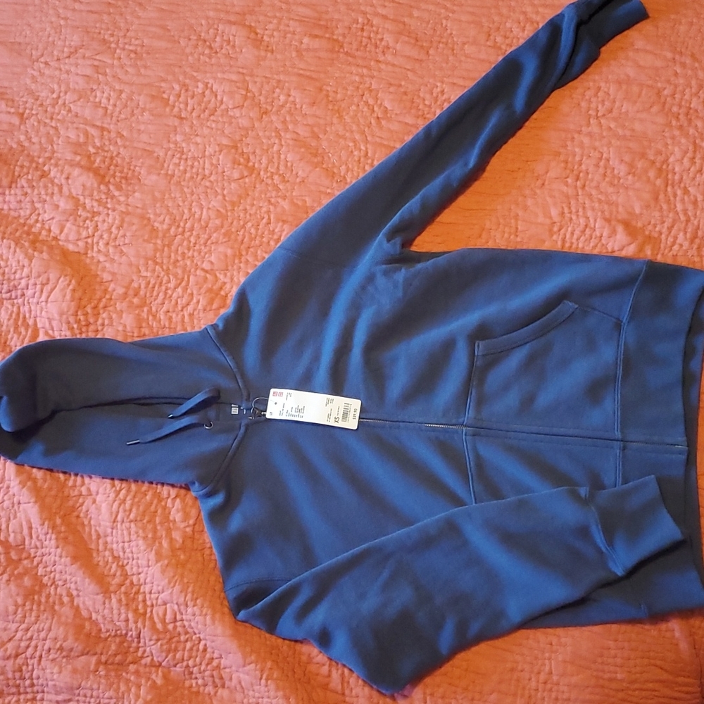 Uniqlo navy Hoodie NWT